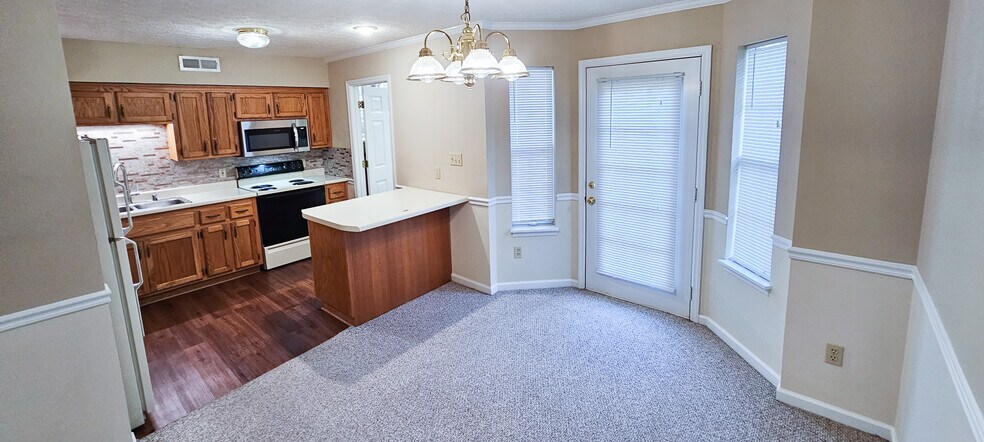 Building Photo - 140 Bright St