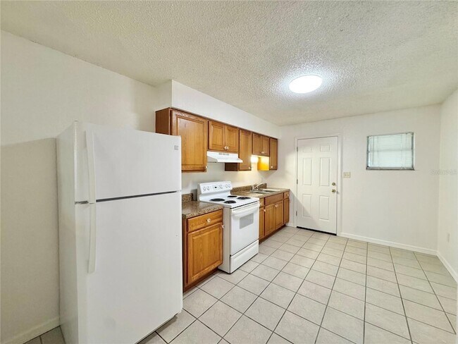 Building Photo - 2559 Elm Ave