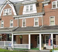 Building Photo - 917 Center St