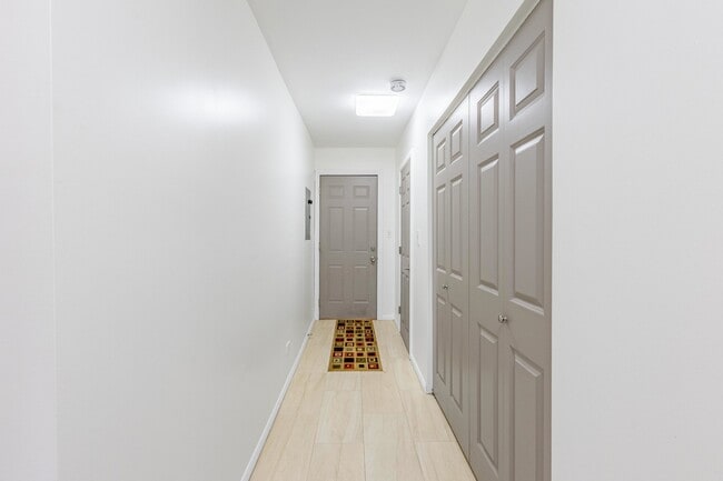 Building Photo - 10549 Oak Park Ave