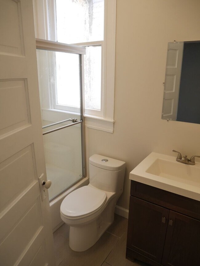Building Photo - PRIME LOCATION! Charming 3-Bedroom Home Ne...