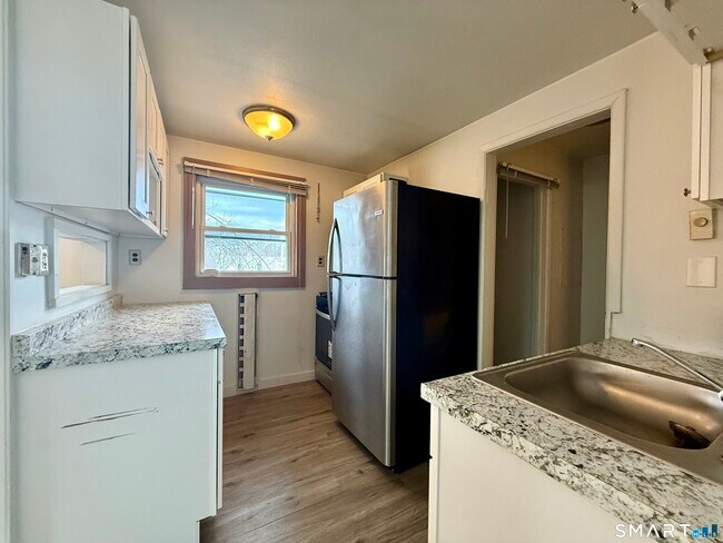 Building Photo - 41 Waterbury Rd