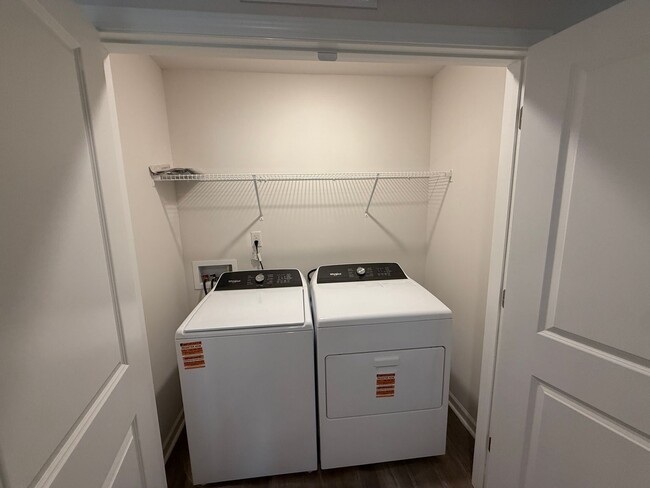 Building Photo - Beautiful Townhome in Charlotte