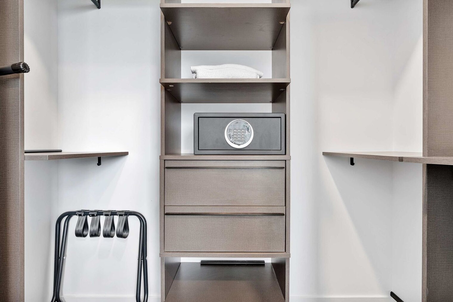 Building Photo - 398 NE 5th St