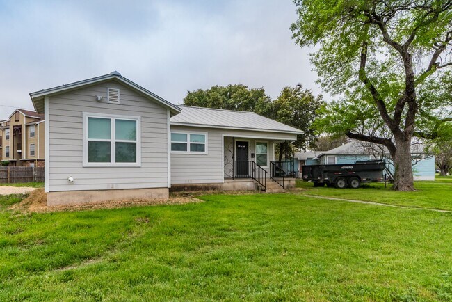 Building Photo - RENOVATED OLMOS PARK TERRACE DUPLEX