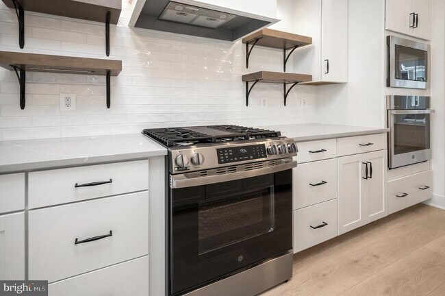 Building Photo - 9403 Pacific Elm St