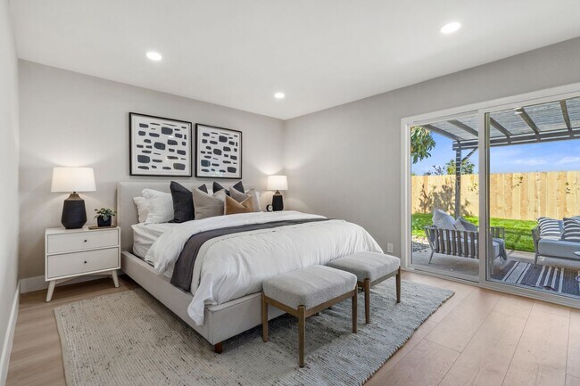 Building Photo - Beautifully Renovated 3 Bed/2 Bath Home in...