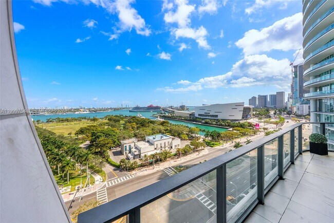 Building Photo - 1000 Biscayne Blvd