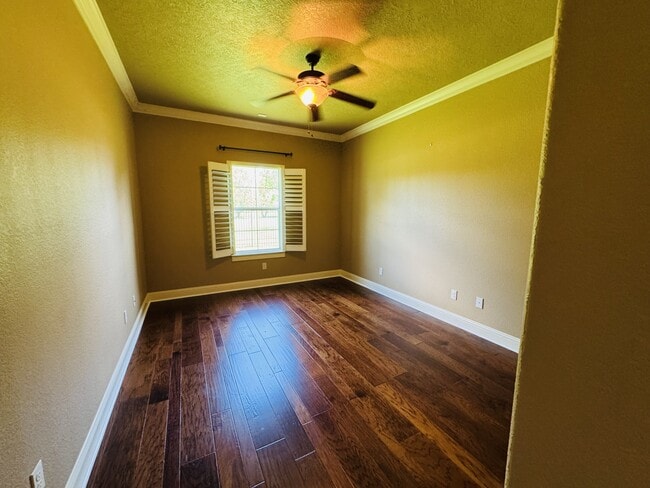 Building Photo - 4155 Pinehurst Dr
