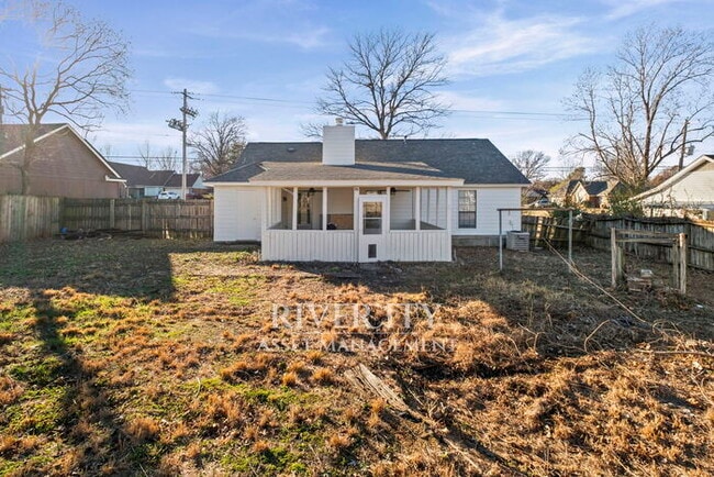 Building Photo - A MUST SEE IN SOUTHEAST MEMPHIS!!!! SECTION 8 WELCOMED !!!!!