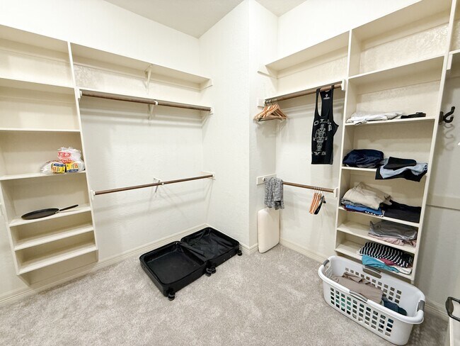 Building Photo - 6470 Claybourn Dr