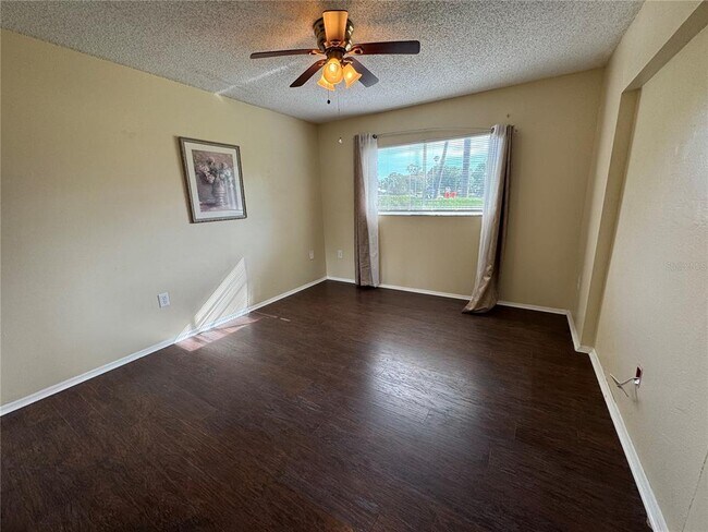 Building Photo - 5221 Londonderry Ln