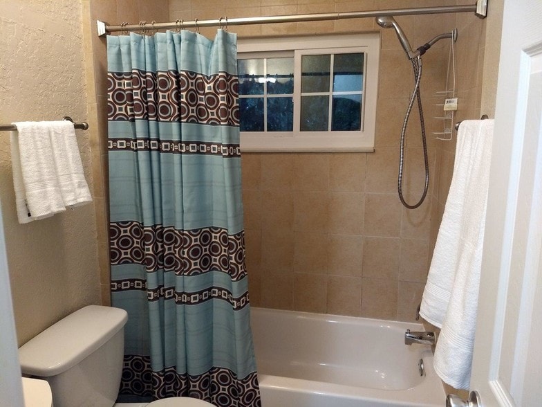 Bathroom - 2512 Musselwhite Ave