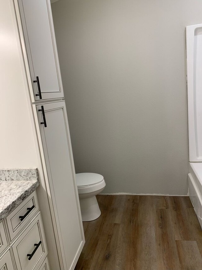 Building Photo - 1 Bedroom/1 Bathroom -- Fantastic Palmer Location!