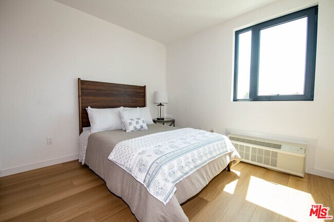 Building Photo - 2853 West Blvd