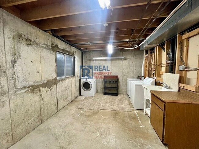 Building Photo - 4177 S Mobile Cir