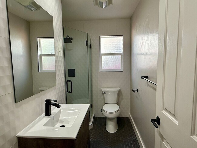 Building Photo - Stunning 4 Bedroom 3 Bath Home in Campbell