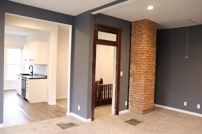 Building Photo - 6801 Lexington Ave