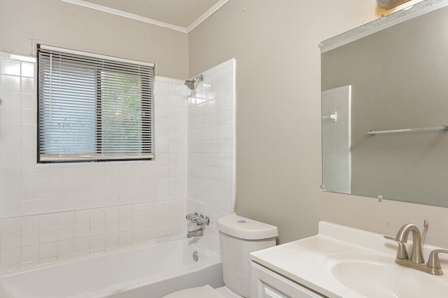 Building Photo - 123 Sir Gregory Manor NW