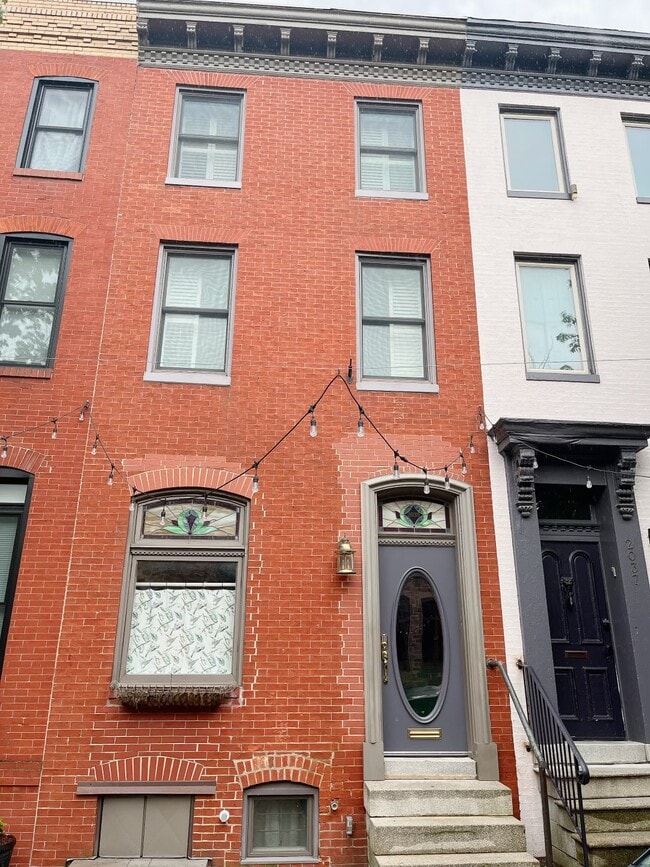 Building Photo - 2039 E Lombard St
