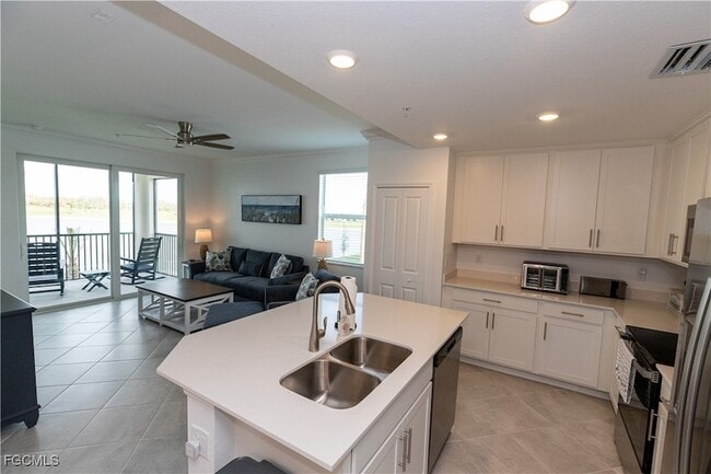 Building Photo - 15375 Grn Acrs Ave