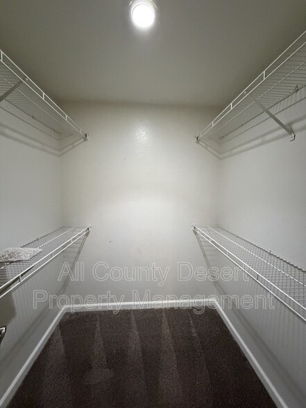 Building Photo - 400 N Sunrise Way