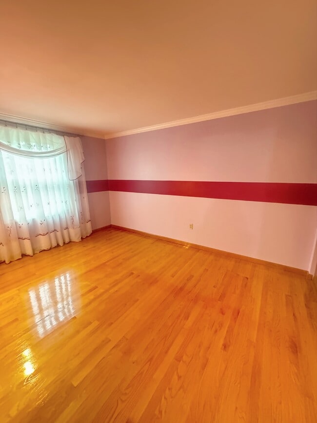 Upstairs bedroom - 5940 Bowman Rd