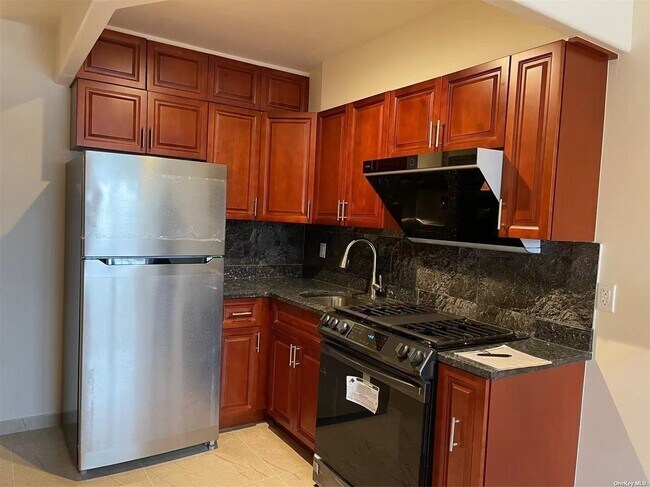 Building Photo - 43-31 Byrd St