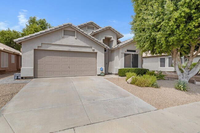 Building Photo - 4 Bedroom/2 Bathroom Remodeled home with S...