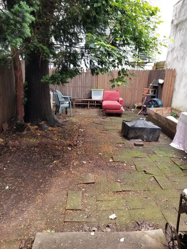 Building Photo - Spacious studio in a great area in Fishtown