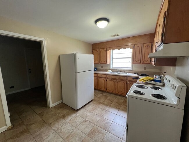 Building Photo - 3 bedroom 1 bathroom home in West Tuscaloosa