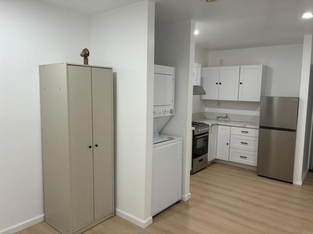 Building Photo - 586 Del Mar Ave
