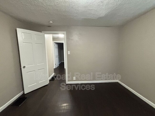 Building Photo - 144 Niagara Ave
