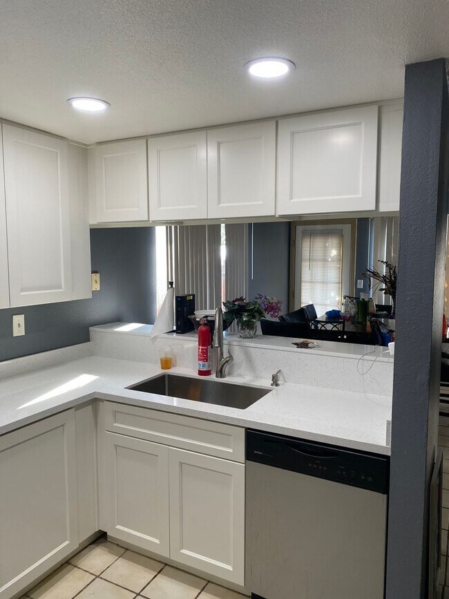 Building Photo - 317 Arrowhead Dr