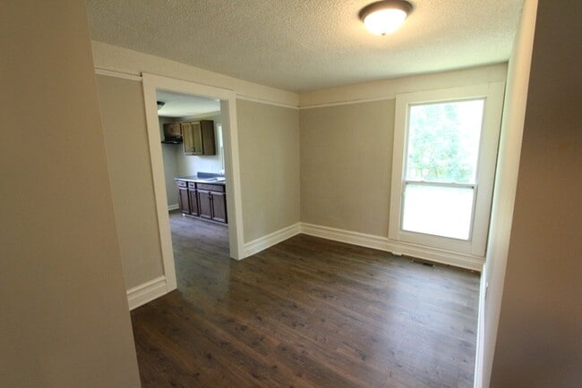 Building Photo - 442 Hall St