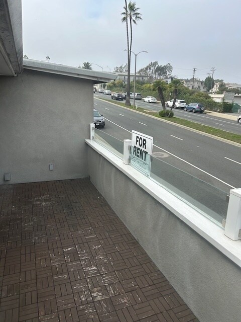 Building Photo - 1534 Manhattan Beach Blvd