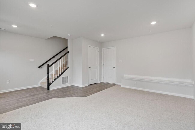 Building Photo - 8704 Tavern St