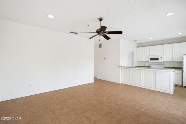 Building Photo - 214 Bonita Cir