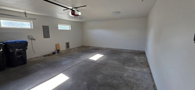 Building Photo - 4949 Green River St