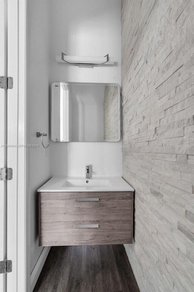 Building Photo - 624 SW 147th Ave