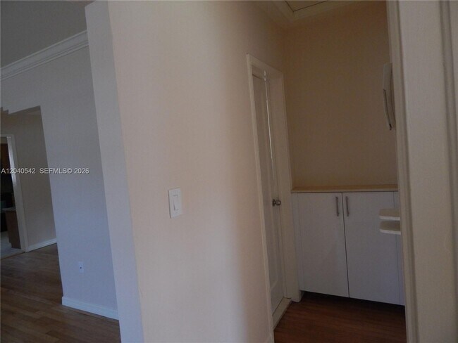 Building Photo - 1841 SW 37th Ave