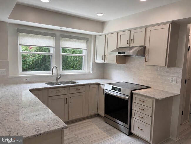 Building Photo - 46573 Hampshire Station Dr