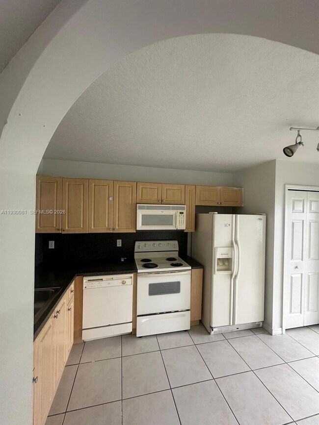 Building Photo - 2930 SE 13th Ave