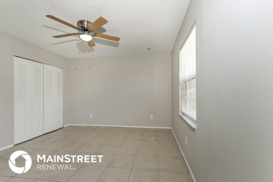 Building Photo - 2250 SE Baron St