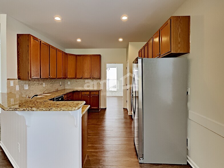 Building Photo - 2425 Coneflower Dr