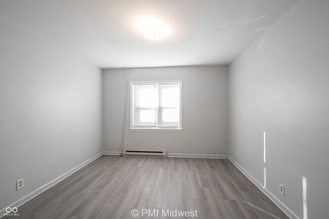 Building Photo - 3725 N Sherman Dr