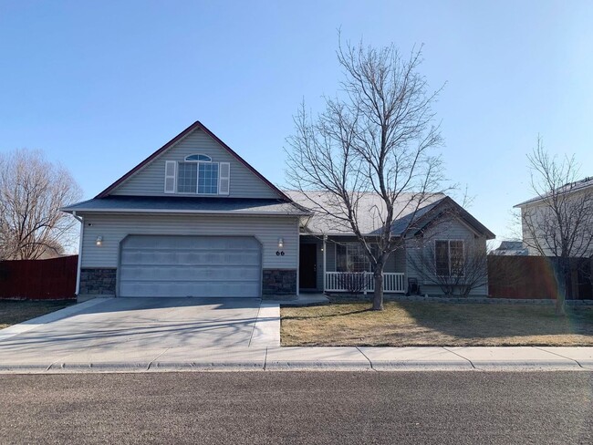 Primary Photo - Wonderful Home Next to Nampa's Greenbelt!