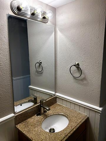 Building Photo - 4301 Live Oak Dr