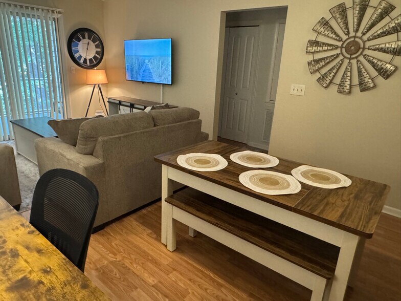 Building Photo - 2724 S 17th St