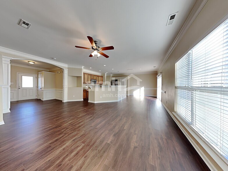 Building Photo - 118 Tannin Way